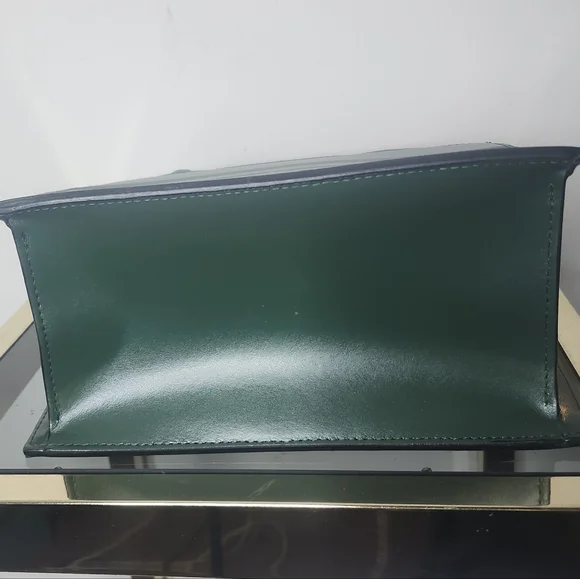 Beautiful Dark Green Valentino Handbag - Picture 3 of 10